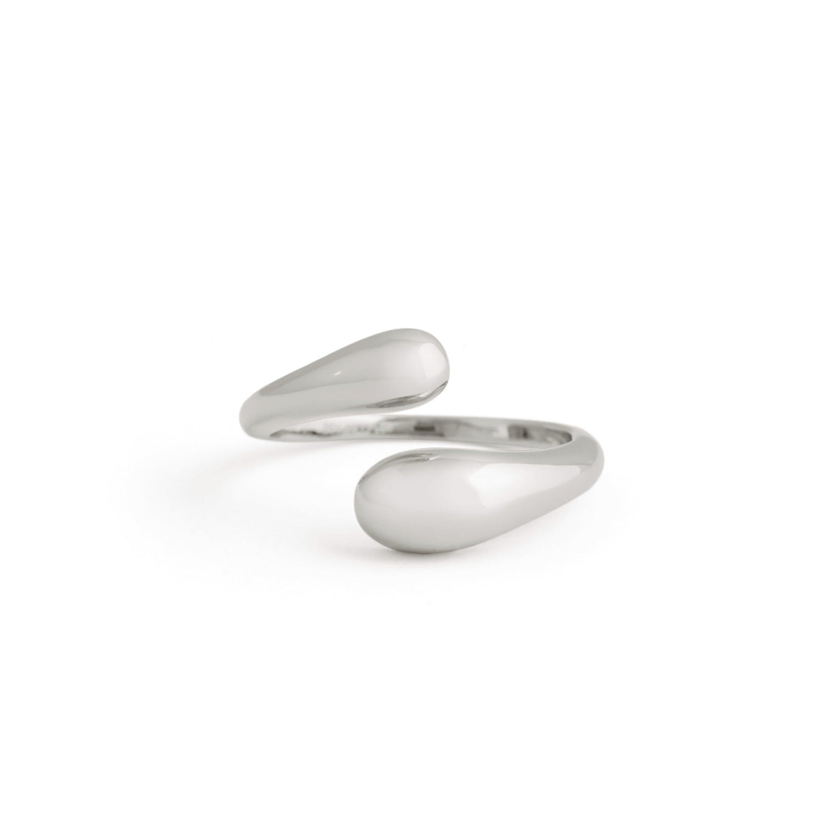 A silver double dome ring on a white background. Bague Double Dôme - Argent
