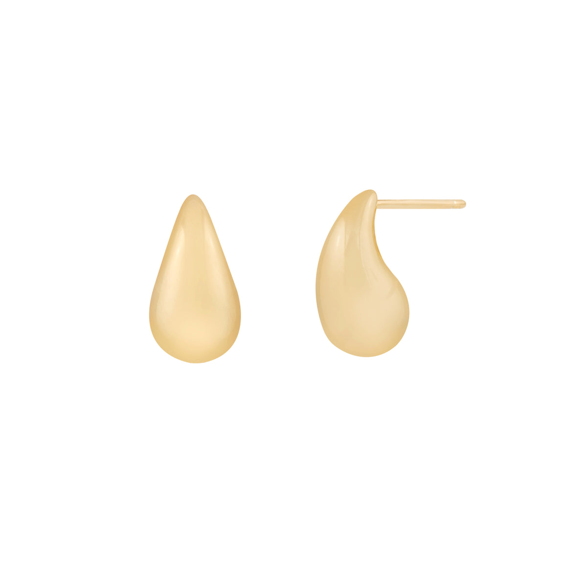A pair of gold vermeil stud earrings with a teardrop shape on a white background. Boucles d'Oreilles Mon Amour - Vermeil