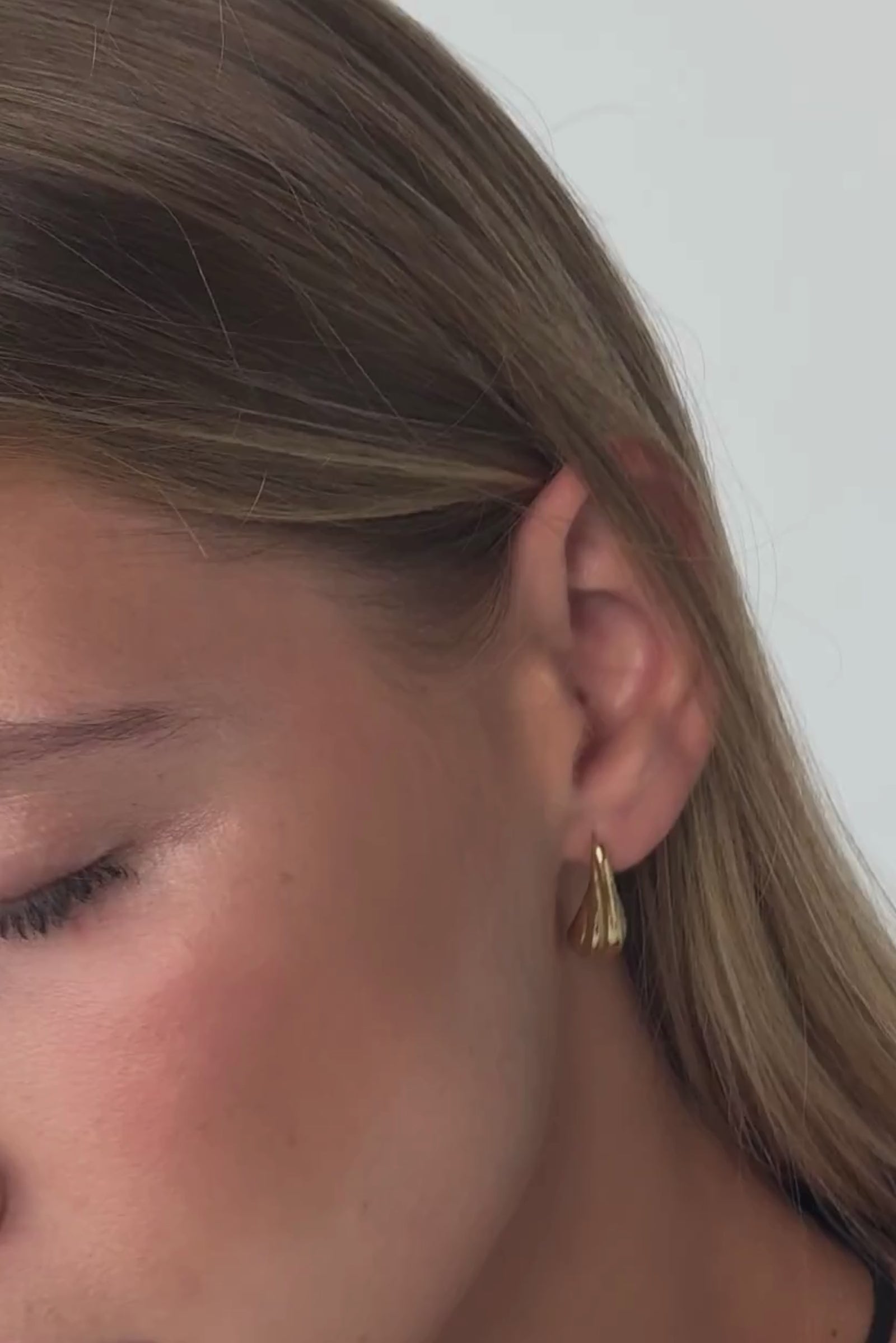 Quality check: The Gold Rare Earrings in motion. See the durable 14k gold plating over stainless steel and the waterproof finish. The video shows the bold, organic shape and high-shine surface, proving it’s a tarnish-free statement piece designed for everyday luxury.