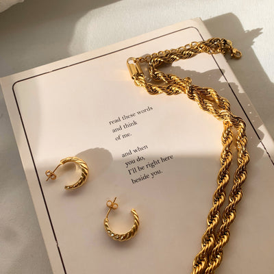 Bold Romance Necklace - Gold